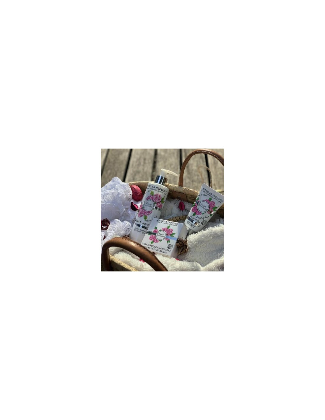 JEANNE EN PROVENCE ROSE ENVOUTANTE... JEANNE EN PROVENCE ROSE ENVOUTANTE...